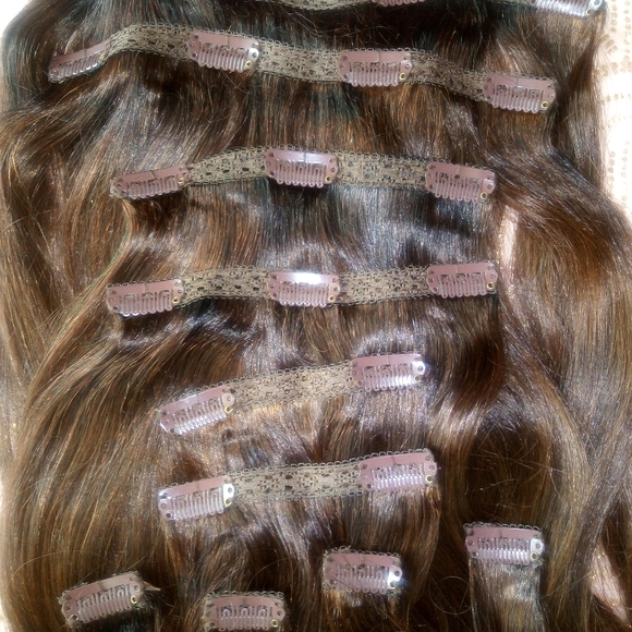 BELLAMI Other - Bellami clip in hair extensions 20"